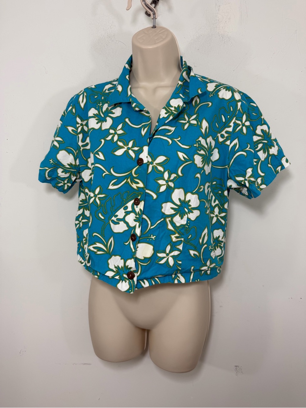 Vintage Hilo Hattie Turquoise and White Floral Cropped Button-Down Shirt medium